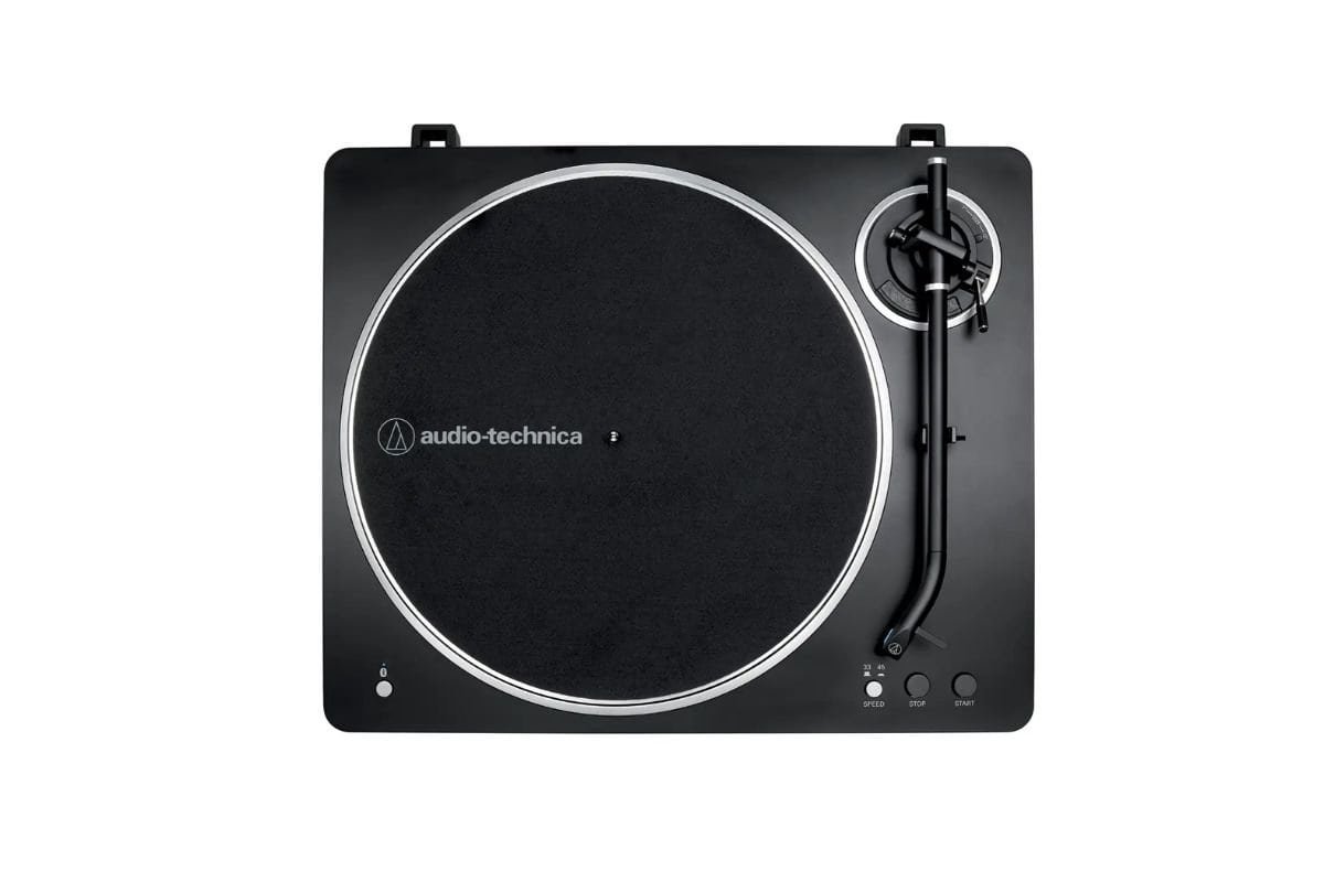 Audio-Technica AT-LP70XBT vue de dessus, plateau aluminium et bras en J avec cellule AT-VM95C