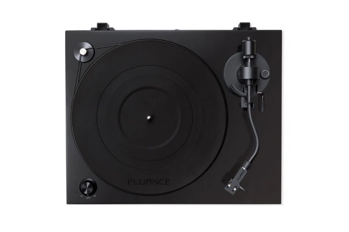 Fluance RT82 vue de dessus, plateau aluminium et bras en S avec headshell détachable