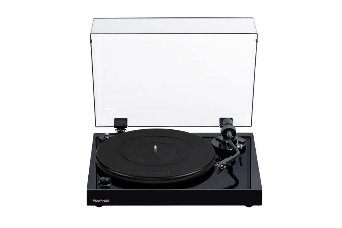 Fluance RT82 platine vinyle à courroie avec cellule Ortofon OM10, vue de face