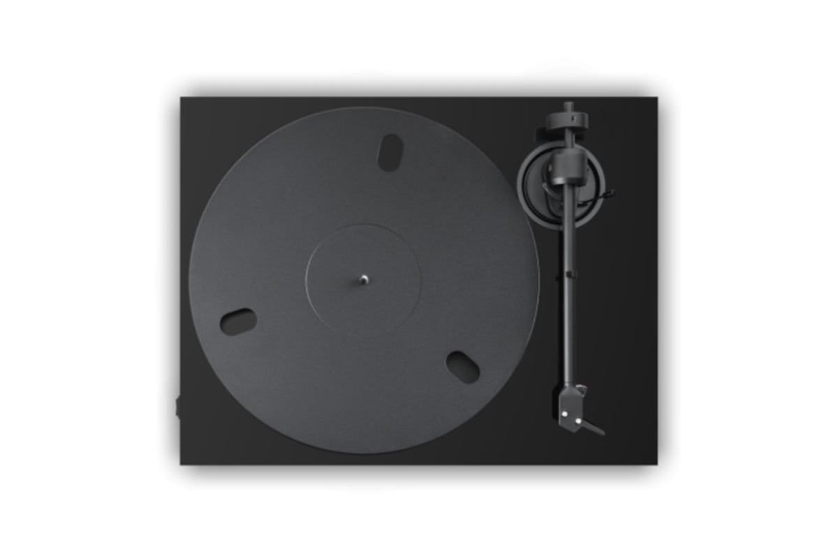 Pro-Ject E1.2 vue de dessus montrant le plateau aluminium moulé 730 g et le bras de lecture