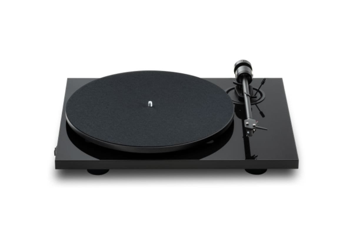 Pro-Ject E1.2 platine vinyle manuelle à courroie, vue de face avec bras aluminium et cellule Pick it MM E