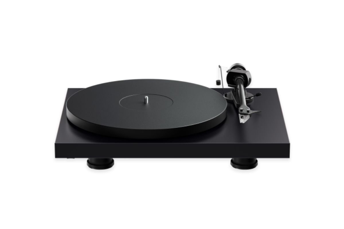 Platine vinyle Pro-Ject Debut EVO 2 coloris noir de face — bras carbone et plateau aluminium TPE