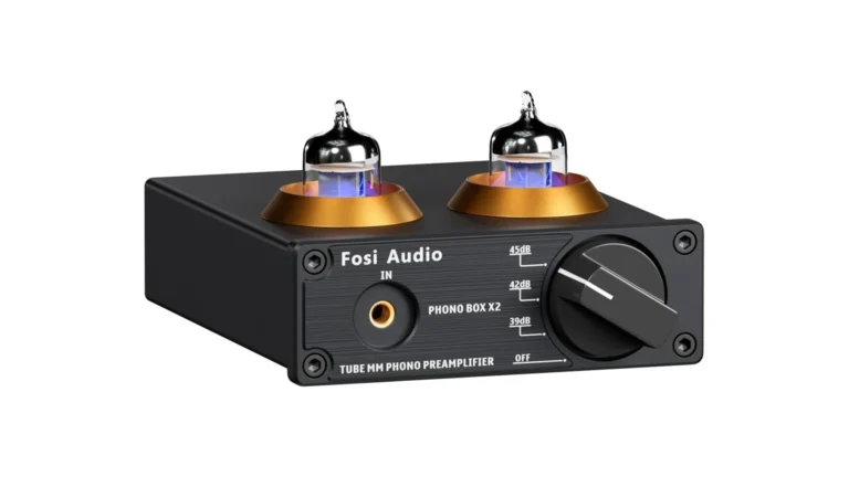 Préampli phono Fosi Audio Box X2 vu de trois-quarts, ses deux tubes et le commutateur de gain en façade