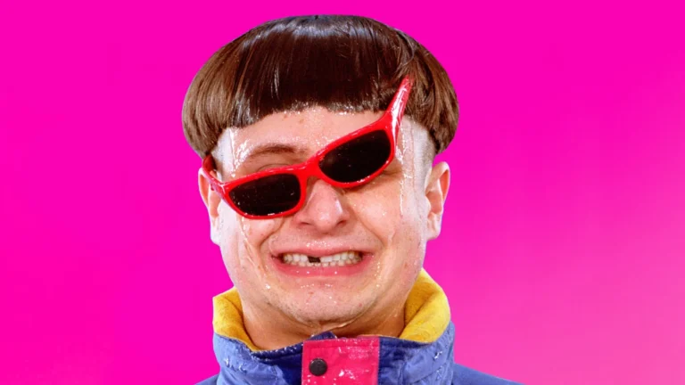 Oliver Tree en Turbo, coupe au bol et lunettes de soleil rouges