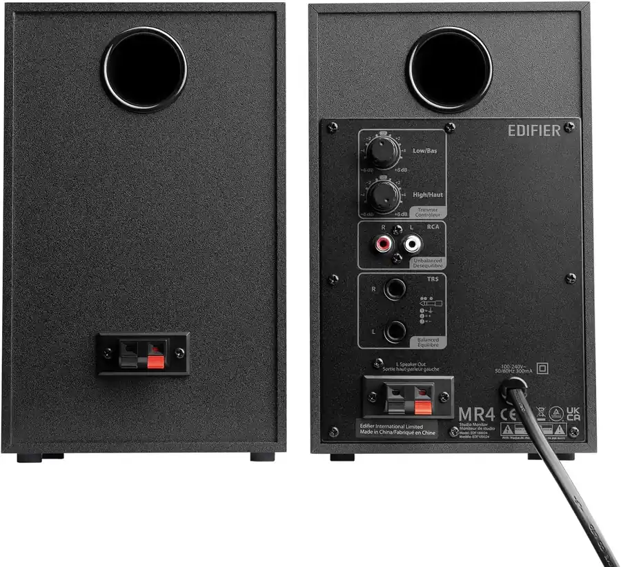 Panneau arrière de l'Edifier MR4 : évent bass-reflex, molettes de réglage Low et High, entrées RCA et TRS symétriques, liaison enceinte passive et câble secteur fixe